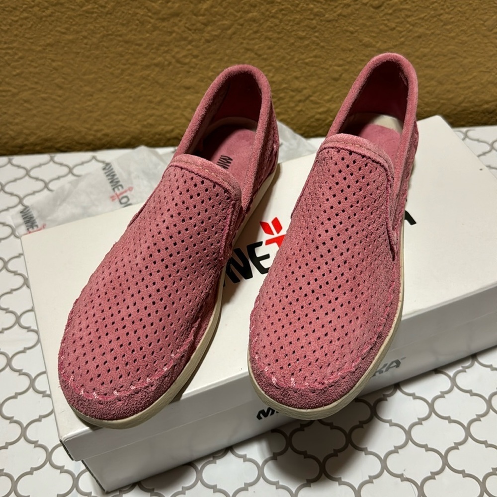 Minnetonka Women's Pacific Rose Suede Leather Slip On Shoes Moccasin . Size 6